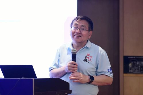  中国人民大学区域与城市经济研究所孙久文教授发表主旨演讲